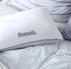 Bench. Dekokissen »Bench« Kissenhülle mit Wendemotiv und Rundum-Paspel