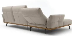 Creation BY ROLF BENZ Ecksofa »CR.460 Design-Sofa der Extraklasse, verstellbare Rückenlehne, L-Form« Sockel in Nussbaum, Winkelfüße in Umbragrau, Breite 318 cm