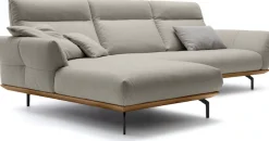 Creation BY ROLF BENZ Ecksofa »CR.460 Design-Sofa der Extraklasse, verstellbare Rückenlehne, L-Form« Sockel in Nussbaum, Winkelfüße in Umbragrau, Breite 318 cm