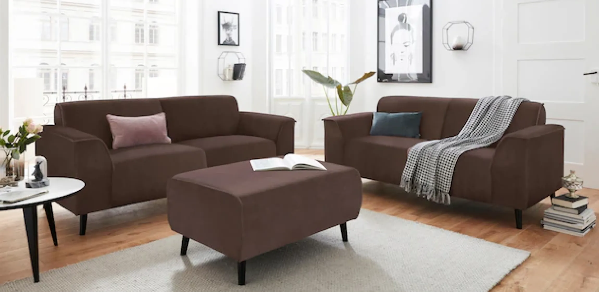 DOMO collection 2-Sitzer »Amora, inklusive komfortablem Federkern für mehr Sitzkomfort« Komfortsitzhöhe 47 cm, Fußhöhe passend für gängige Saugroboter!