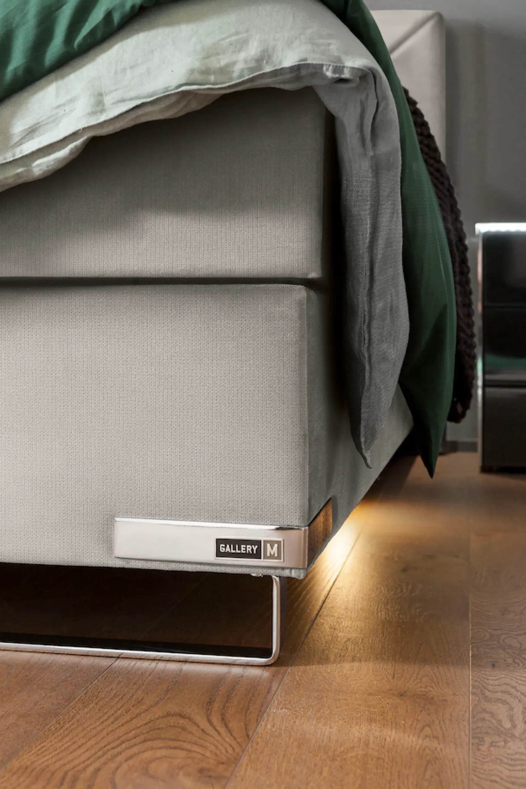 GALLERY M branded by Musterring Boxspringbett »Dubai« Kufe in Chrom, 3 Härtegrade, Kopfteil mit Knopfheftung