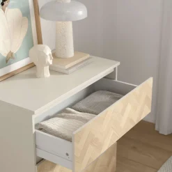 Home affaire Kommode »Maise in Holzoptik mit elegantem Fischgrätmuster« Fischgrätdekorfronten für einen modernen Wohnstil