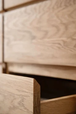 Home affaire Kommode »Zetra Nachtkommode, Nachttisch, 3 Schubladen mit Soft-Close-Function« Fertig montiert, Eiche Massivholz, Breite 47 cm