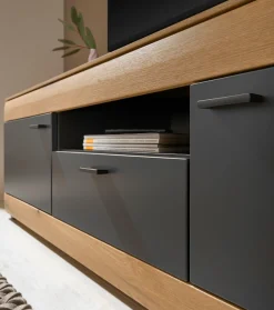 Home affaire Lowboard »Soleto, moderner TV-Schrank, Kommode, TV-Unterschrank« zeitlos, schwarze Griffe aus Metall, ausreichend Stauraum