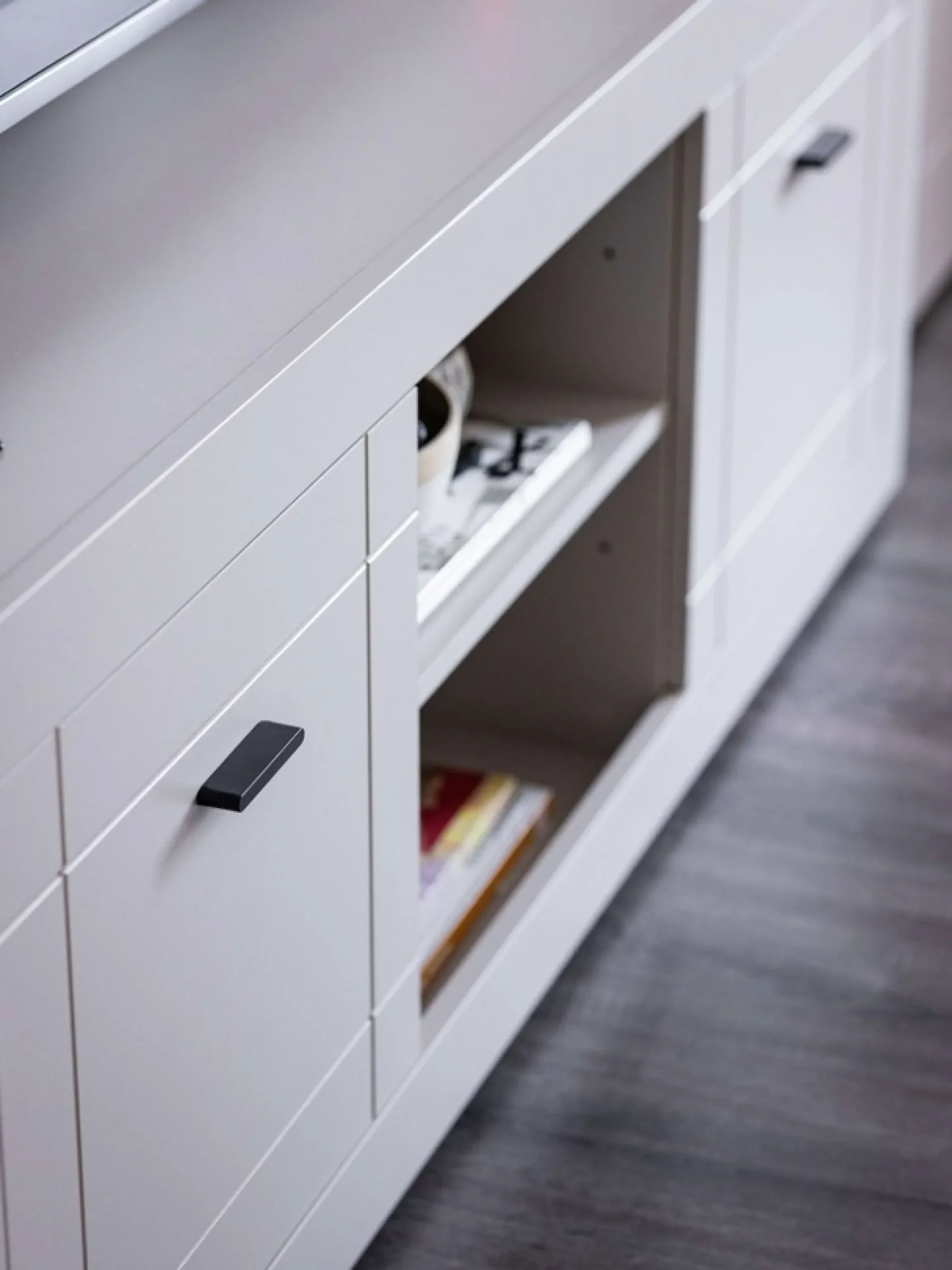 Home affaire Lowboard »Warwick TV-Board, TV-Kommode, TV-Schrank, TV-Unterschrank, TV-Möbel« Elegantes Lowboard in Kaschmir mit viel Stauraum, Heißfolienprägung