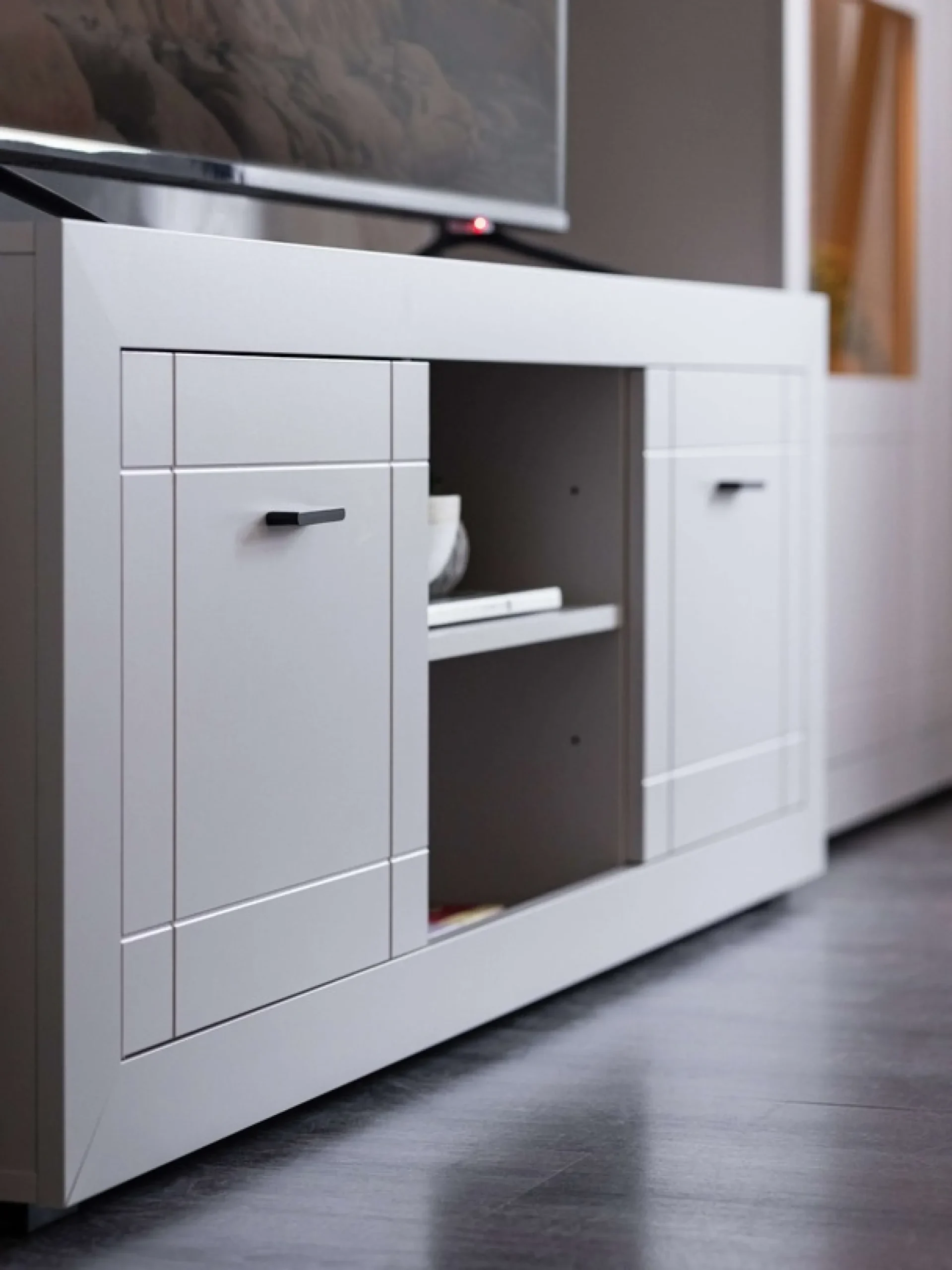 Home affaire Lowboard »Warwick TV-Board, TV-Kommode, TV-Schrank, TV-Unterschrank, TV-Möbel« Elegantes Lowboard in Kaschmir mit viel Stauraum, Heißfolienprägung