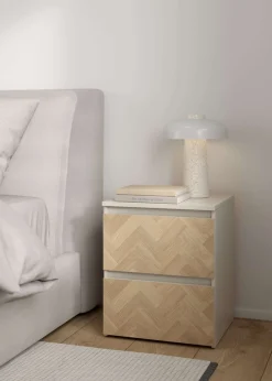 Home affaire Nachtkommode »Maise in Holzoptik mit elegantem Fischgrätmuster« Fischgrätdekorfronten für einen modernen Wohnstil