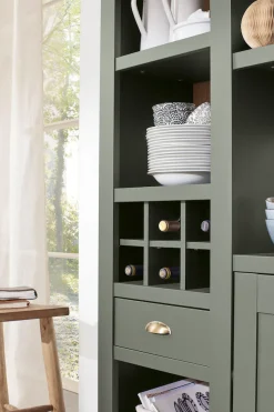 Home affaire Vitrine »Cambridge, Buffet im Landhausstil, moderner Schrank, Hochschrank« schöne Kranzoptik, messingfarbene Metallgriffe, 207 cm hoch