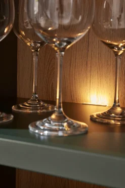 Home affaire Vitrine »Cambridge, Buffet im Landhausstil, moderner Schrank, Hochschrank« schöne Kranzoptik, messingfarbene Metallgriffe, 207 cm hoch