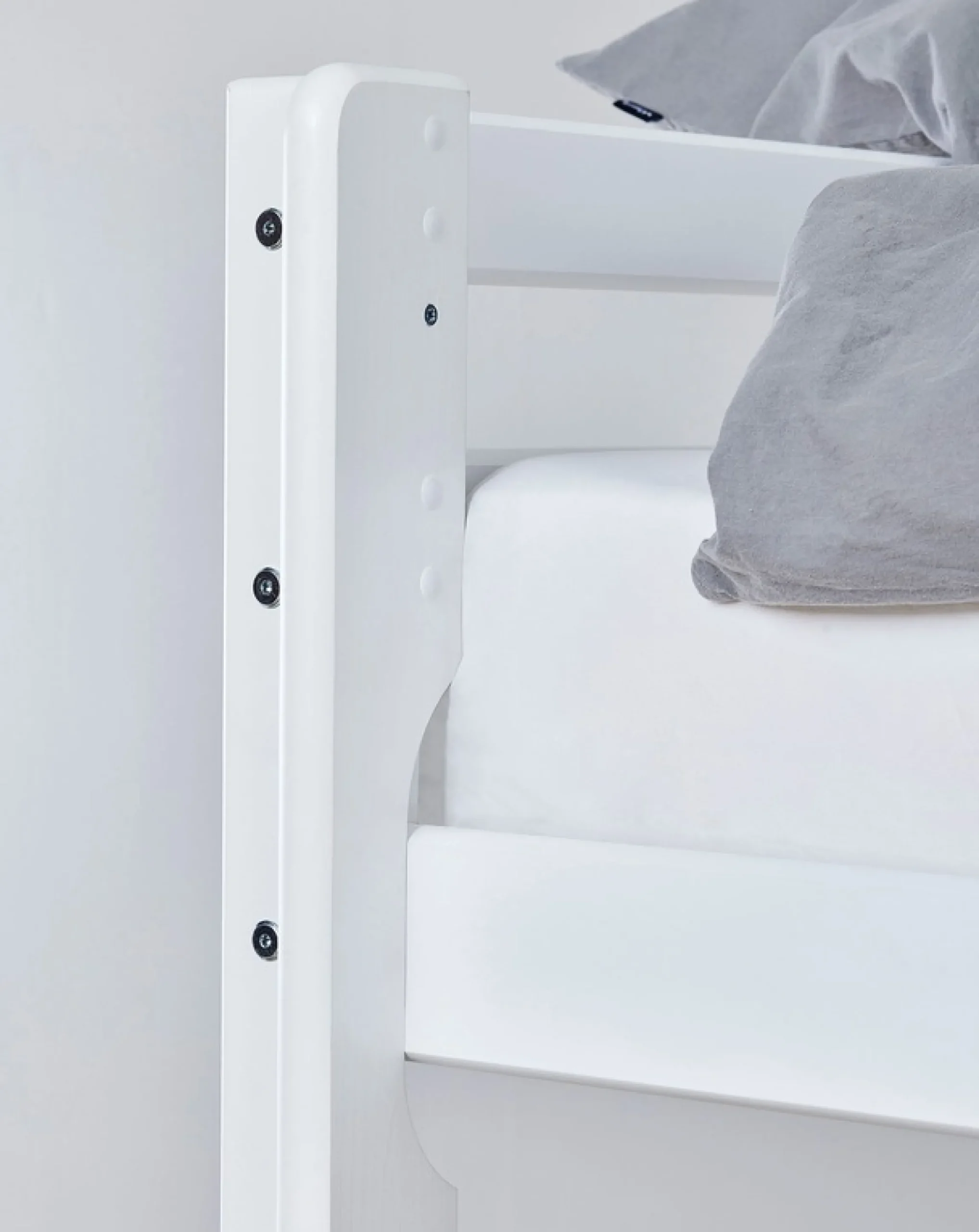 Hoppekids Hochbett »ECO Dream 90x200 mit Schreibtisch & Loungesofa / Gästebett« Kinderbett aus Massivholz, Sofa ausziehbar zum Gästebett