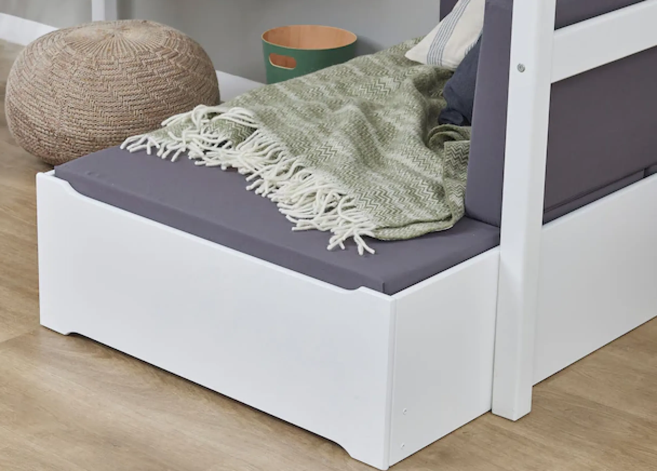 Hoppekids Hochbett »ECO Dream 90x200 mit Schreibtisch & Loungesofa / Gästebett« Kinderbett aus Massivholz, Sofa ausziehbar zum Gästebett