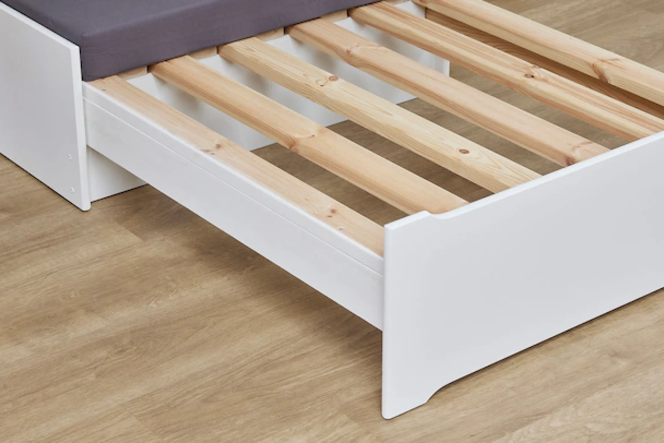 Hoppekids Hochbett »ECO Dream 90x200 mit Schreibtisch & Loungesofa / Gästebett« Kinderbett aus Massivholz, Sofa ausziehbar zum Gästebett