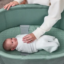 ingenuity Baby-Reisebett »Snooze & Stow™ Easy-Folding Bassinet, grün« faltbar