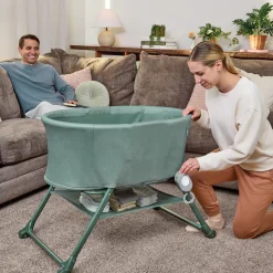 ingenuity Baby-Reisebett »Snooze & Stow™ Easy-Folding Bassinet, grün« faltbar