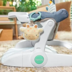 ingenuity Tischsitz »Prop Spot™ Learn-to-Sit™ - Casi™« inklusive 2 Spielzeugen und 3 bunten Anhängern