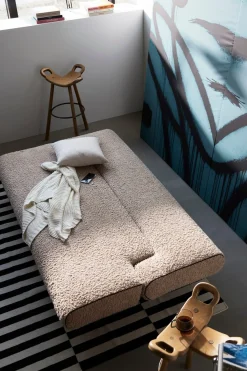INNOVATION LIVING ™ Schlafsofa »Unfurl Bettsofa, super Strukturstoff, Gästebett, Breite 200cm« Design & Komfort im Einklang. Zeitlose Optik mit Wohlfühlkomfort