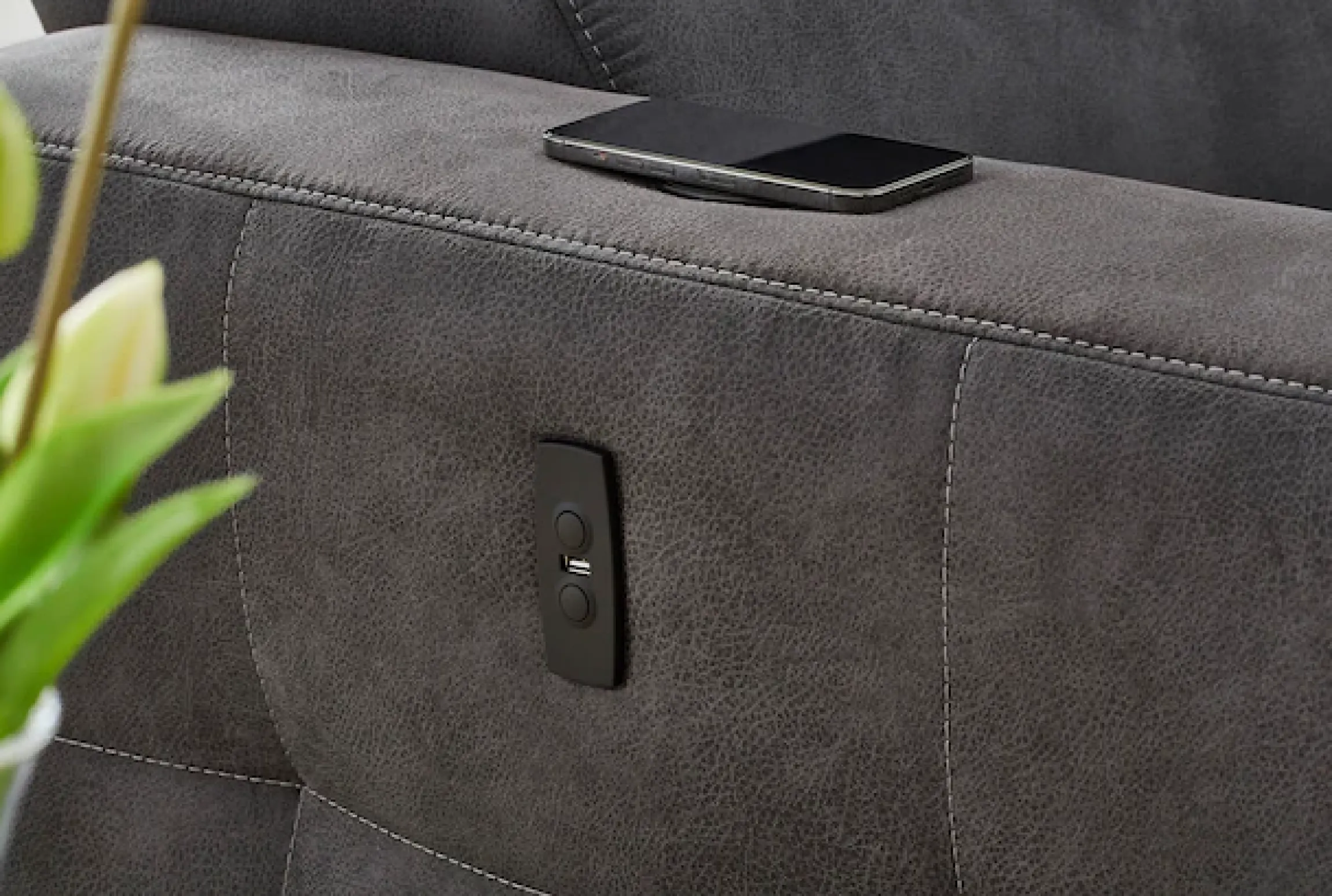 Jockenhöfer Gruppe Ecksofa »Doppio L-Form, B: 247 cm, mit elektr. Relaxfunktion und« Kopfteilverstellung, USB-Anschluss, induktive Ladestation & Zierkissen