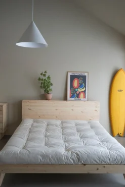 Karup Design Bettgestell »RETREAT BED« aus Kiefer massiv mit Lattenrost, Kopfteil mit 3 Ablagen