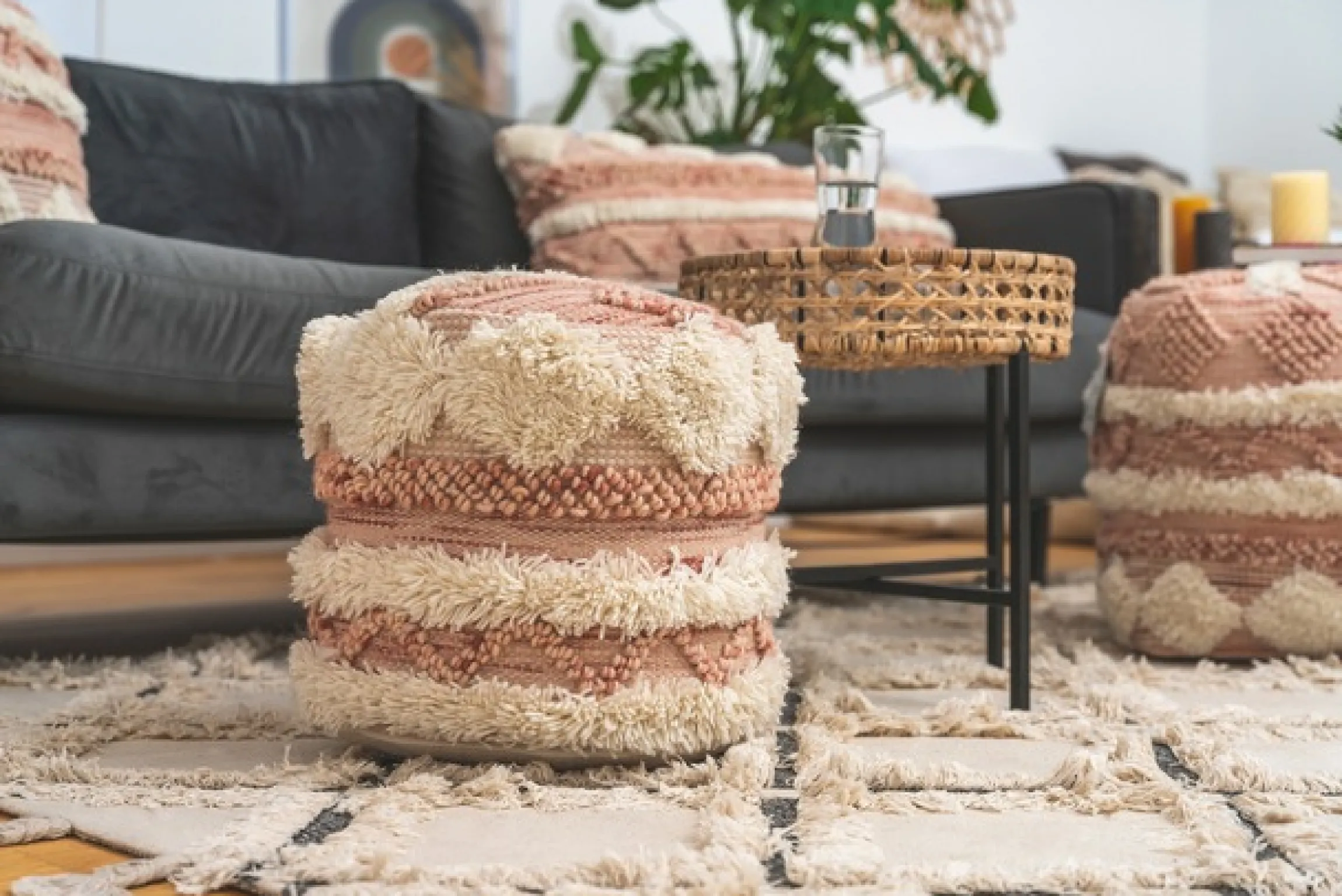 Kayoom Pouf »Bohist 225 35cm x 35cm, Strukturen mit Fransen und Quasten« 1 Stk. tlg. handgefertigt, Unikat, sehr gut kombinierbar, vielfältig im Einsatz