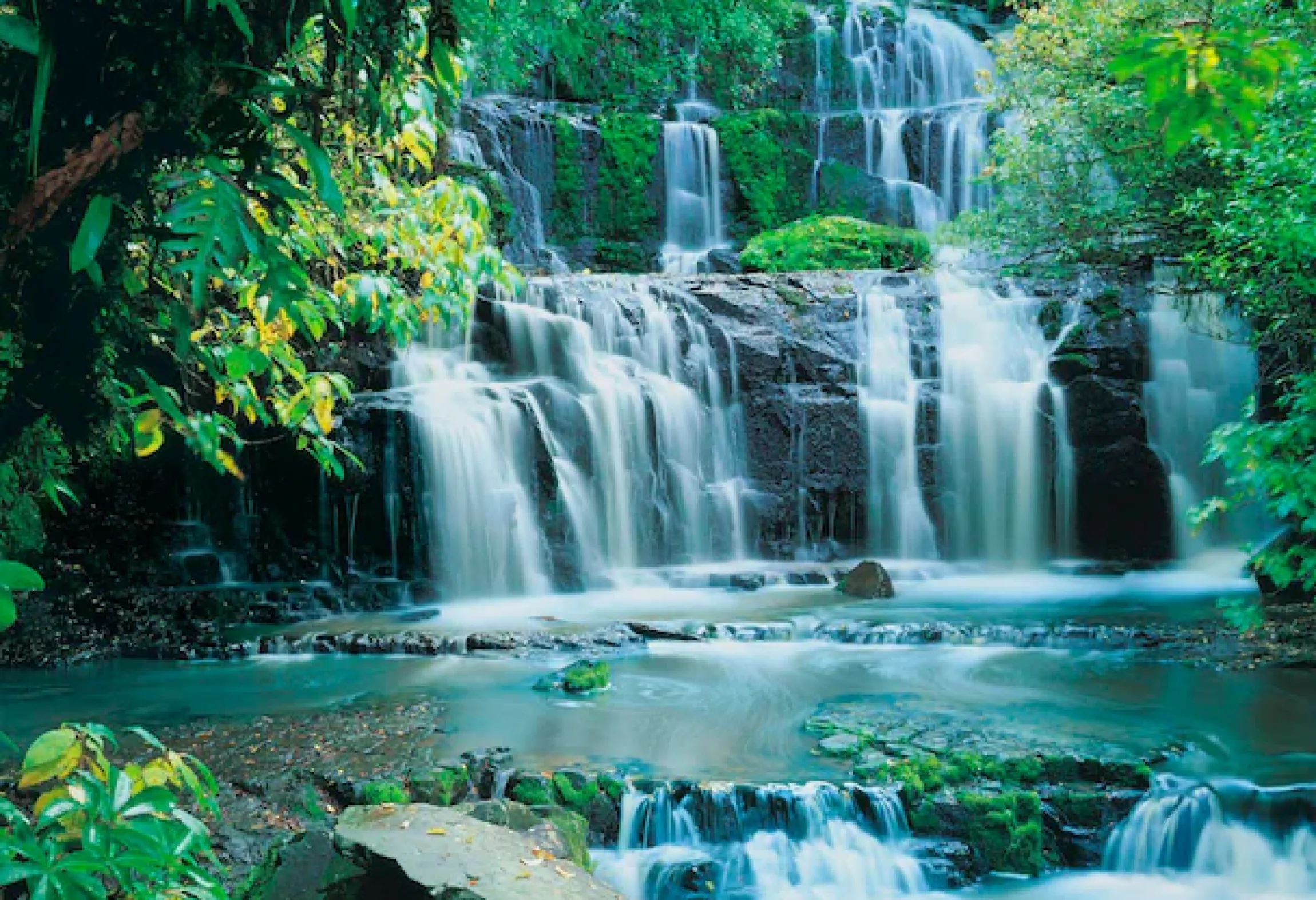 Komar Fototapete »Pura Kaunui Falls - Größe 368 x 254 cm« bedruckt glatt Wohnzimmer, Schlafzimmer