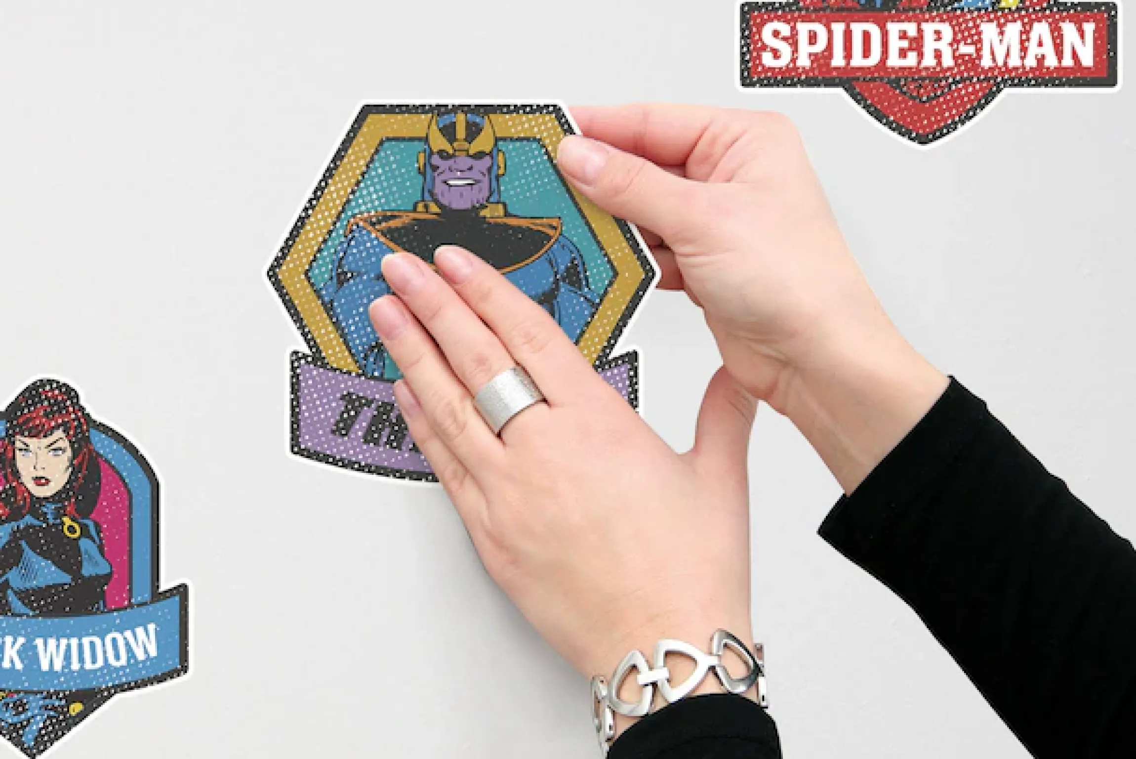 Komar Wandtattoo »Avengers Classic Badges - Größe 50 x 70 cm« selbstklebend, Wandsticker, Kinderzimmer