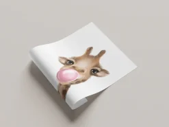 Lüttenhütt Bild mit Rahmen »oder Poster, Giraffe mit Kaugummi in Rosa« Fantasy | Giraffe | Giraffen Bilder | Tiere 1 Stk. tlg. HD Premium Druck