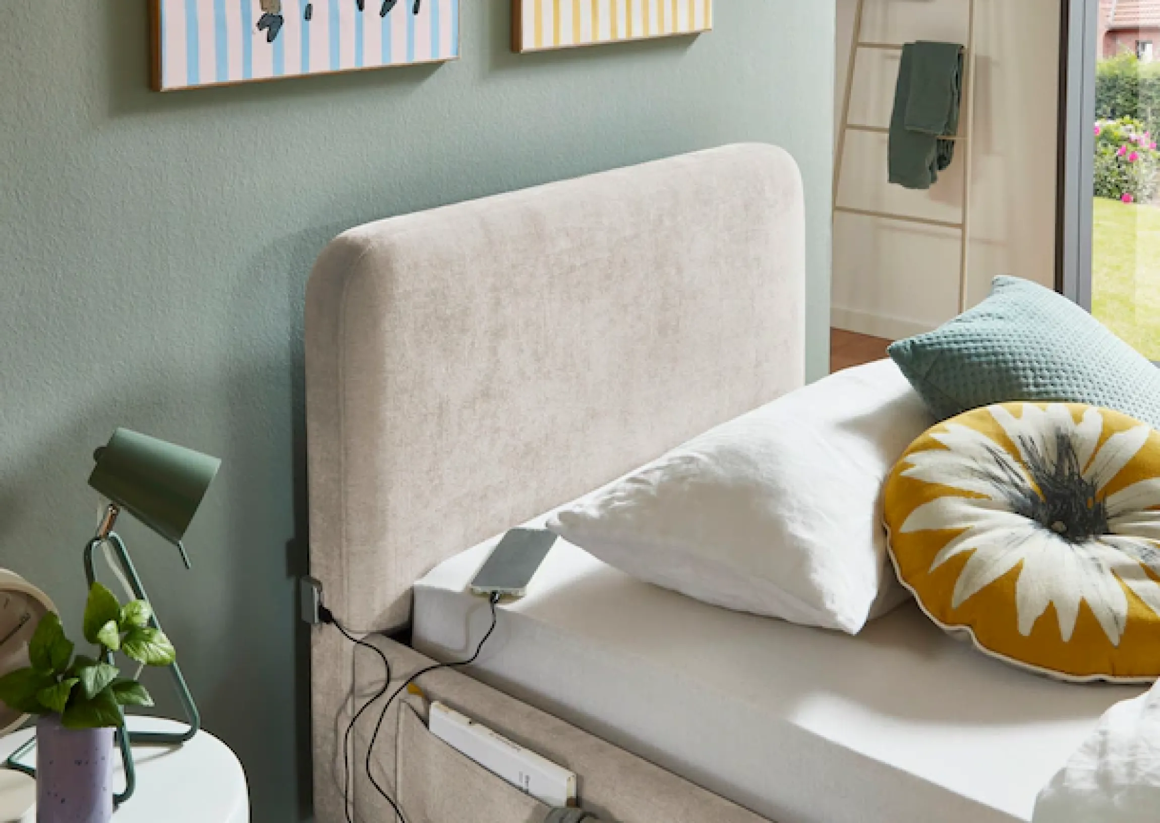 meise.möbel Kinderbett »COSY in de Breiten 90, 120 & 140 erhältlich, wahlweise mit Bettkasten« wahlweise mit Holzfuß in schwarz oder eiche, inkl. USB-Anschluss