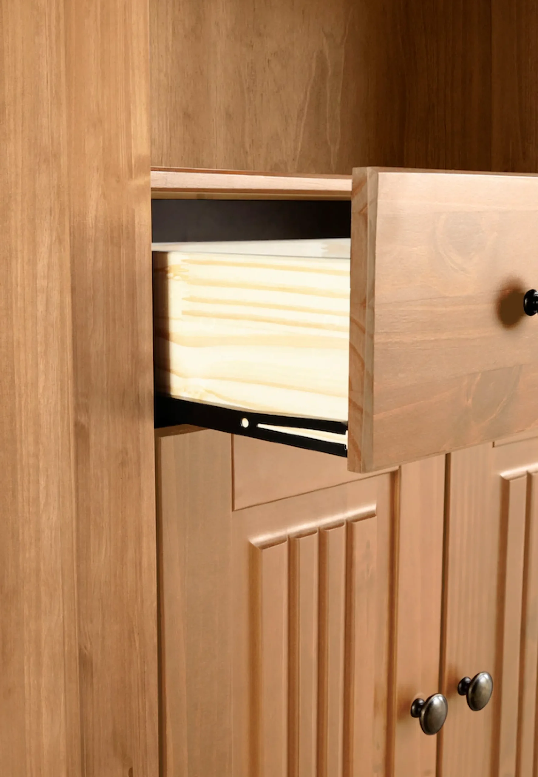 OTTO home Bücherregal »Liotta« mit 3 verstellbare Einlegeböden, 1 Schubkasten, massives Kiefernholz