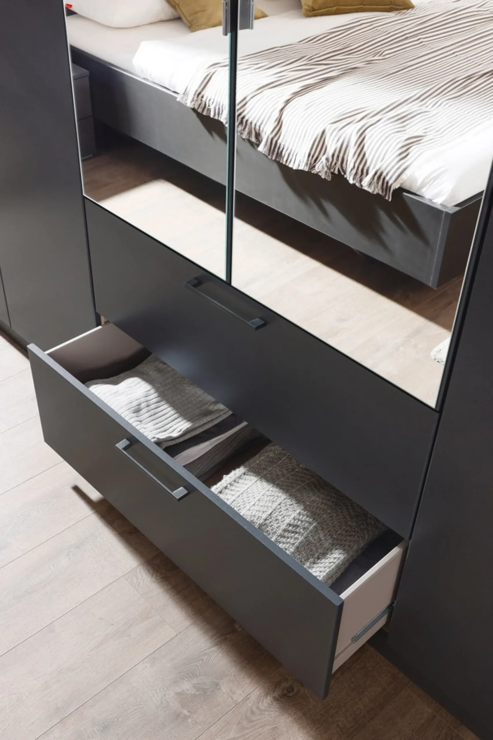 OTTO home Drehtürenschrank »Kleiderschrank Schrank Garderobe Wäscheschrank CHALLENGER« Breiten 181/226 cm, Höhen 197/210 cm,mit Spiegeltüren und geräumigen Schubladen MADE IN GERMANY