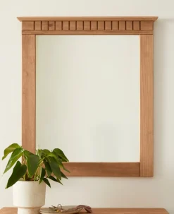 OTTO home Garderobenspiegel »Lisa« mit dekorativen Fräsungen, Spiegelfläche ca. 44 x 56 cm