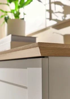 OTTO home Highboard »Brest, Schrank im Landhausstil, Sideboard, zeitloses Stauraumelement« schwarze Metallgriffe, ausreichend Stauraum, Glastür, 139 cm breit