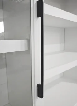 OTTO home Highboard »Ismund« aus MDF, mit Holz-Zierleiste, schwarzen Metallgriffen, Höhe 121 cm