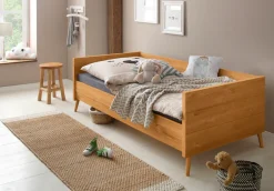 OTTO home Jugendbett »Ellen« aus massivem Kiefernholz, in 2 verschiedenen Farben, mit Holzfüßen