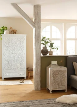 OTTO home Kleiderschrank »Fenris« pflegeleichtes Mangoholz, mit dekorativen Schnitzereien, Höhe 180 cm