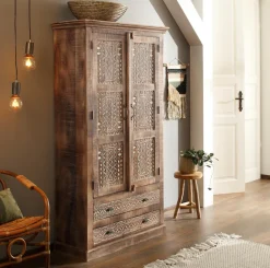 OTTO home Kleiderschrank »Maneesh« aus massivem Mangoholz und vielen Stauraummöglichkeiten, Höhe 190 cm