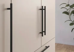 OTTO home Kleiderschrank »Mehrzweckschrank Aktenschrank Möbel Mietswohnung Schlafzimmer AVOLA« 3 verschiedene Ausstattungen BASIC/CLASSIC/PREMIUM (inkl. SOFT-CLOSE),mit hochwertigen Stangengriffen aus Metall in Schwarz MADE IN GERMANY