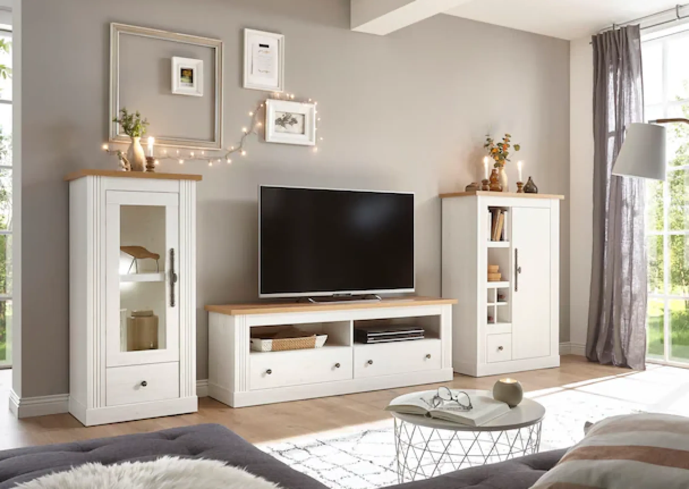 OTTO home Lowboard »Westminster, TV-Unterteil im Landhausstil, Kommode, TV-Schrank« Metallgriffe, viel Stauraum, in 2 Farben & drei Größen erhältlich