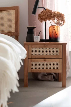 OTTO home Nachtkonsole »Hällevik Nachtkonsole, Nachtkommode in hochwertiger Verarbeitung« 1 Stk. tlg. Massivholz, Skandinavisches Design,Robust, stabil, FSC zertifiziert