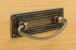OTTO home Schuhbank »Lille mit 3-fach Schuhtrommel, ca. 9 Paar Schuhe, Griffe im Jugendstil« Schuhschrank aus massiver Kiefer, Br. 81 cm, dekorative Lilien-Fräsung