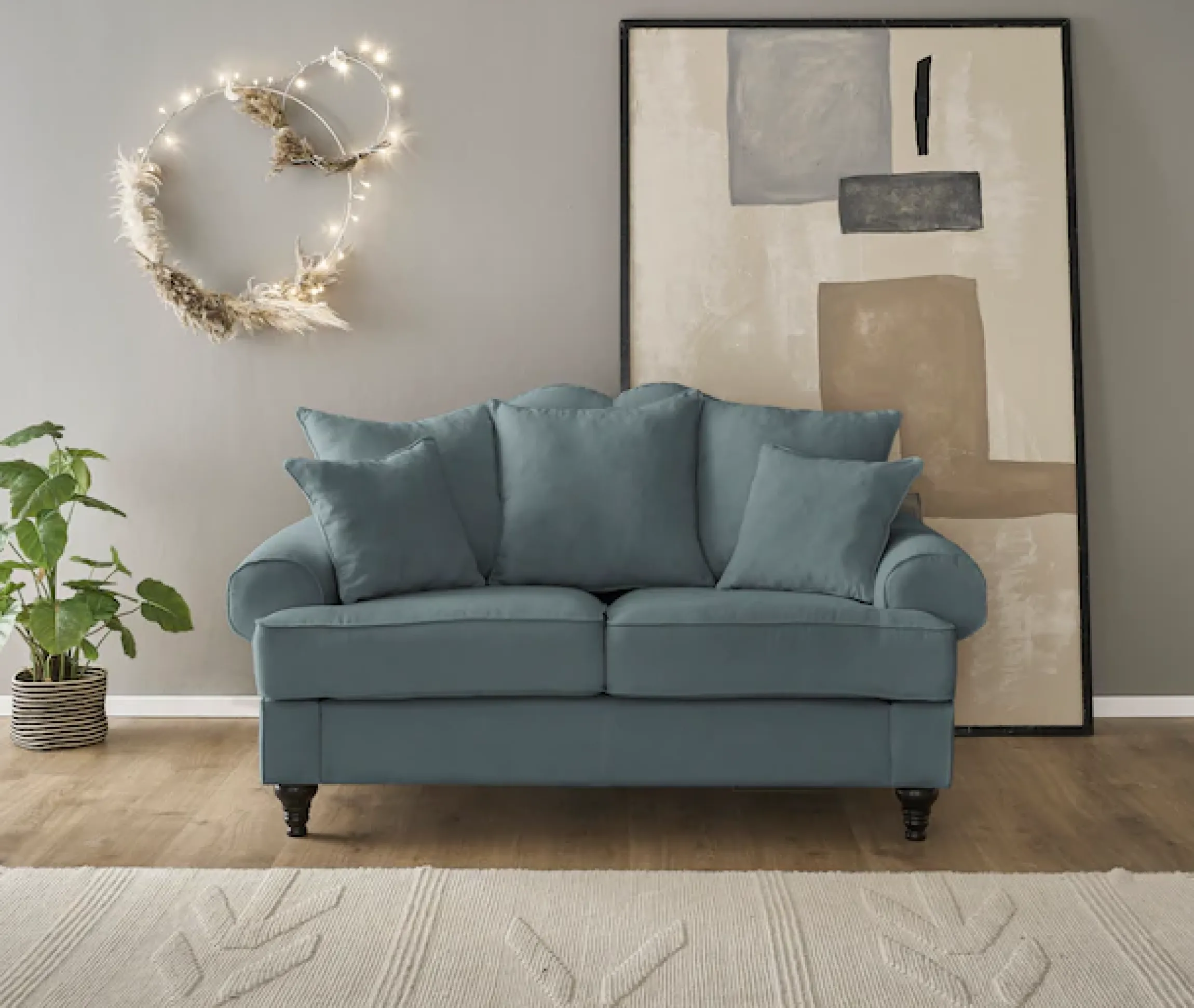 OTTO home 2-Sitzer »Westminster, Sofa im Landhausstil, Couch mit Zierkissen« Federkern-Polsterung, gedrechselter Fuß, hochwertiger Microfaserbezug