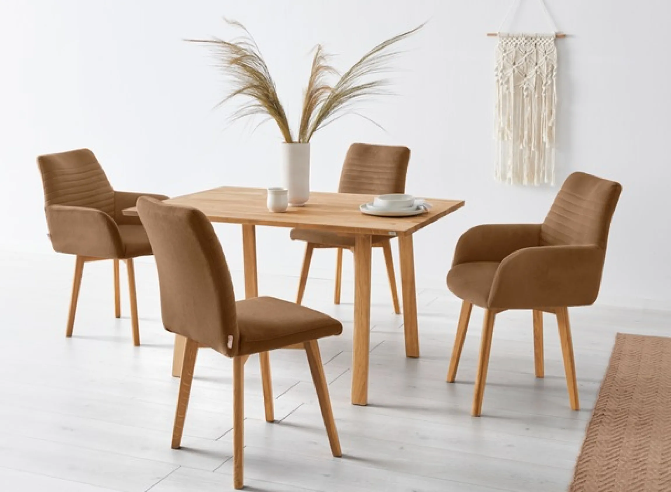 OTTO products Esszimmerstuhl »Alessja« (Set) 2 Stk.Bezug aus Microfaser, Gestell aus Eiche Massivholz