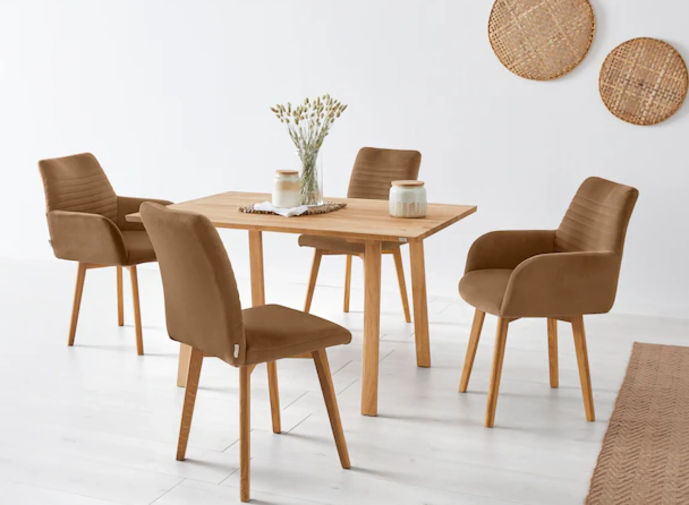 OTTO products Esszimmerstuhl »Alessja« (Set) 2 Stk.Bezug aus Microfaser, Gestell aus Eiche Massivholz