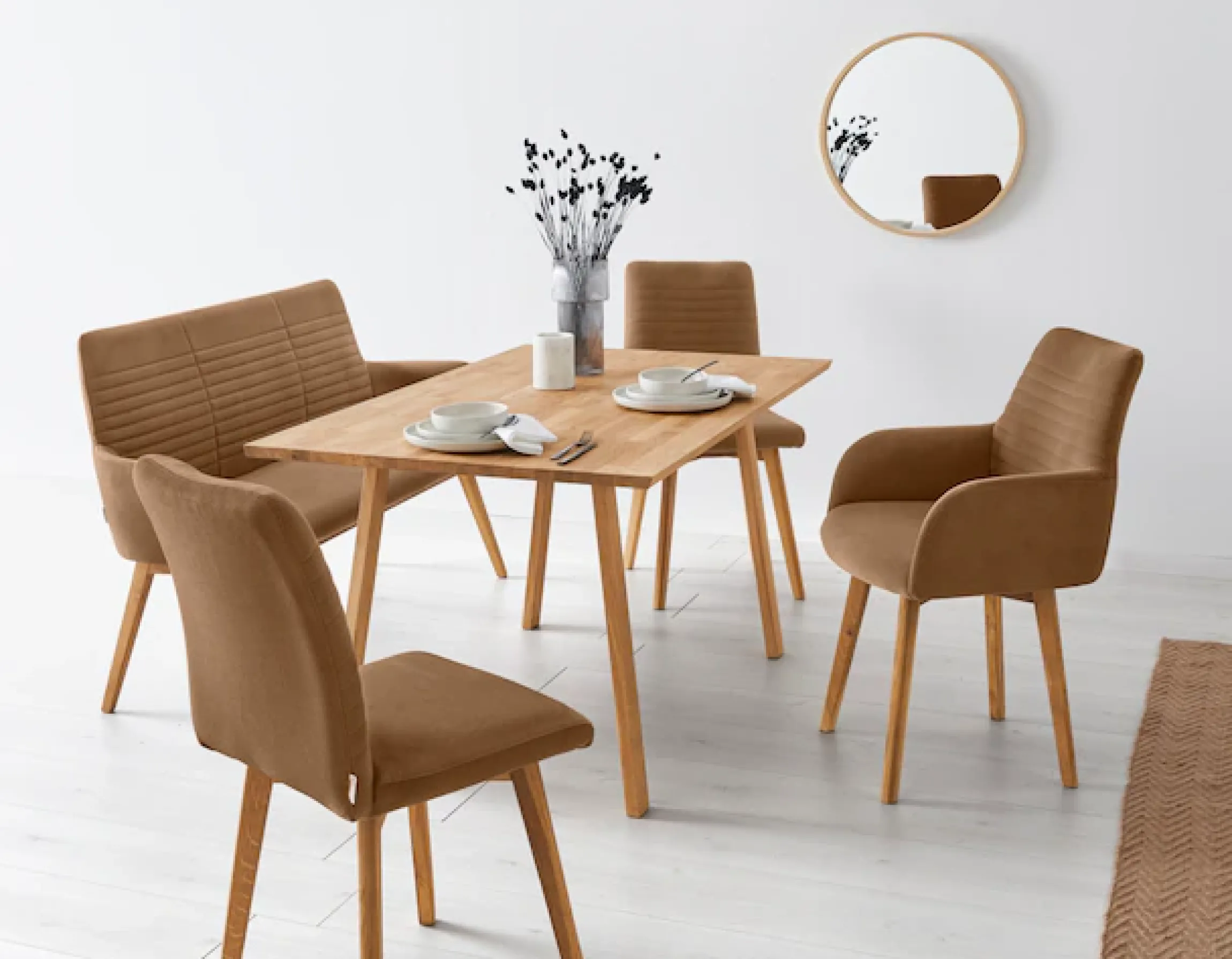 OTTO products Esszimmerstuhl »Alessja« (Set) 2 Stk.Bezug aus Microfaser, Gestell aus Eiche Massivholz