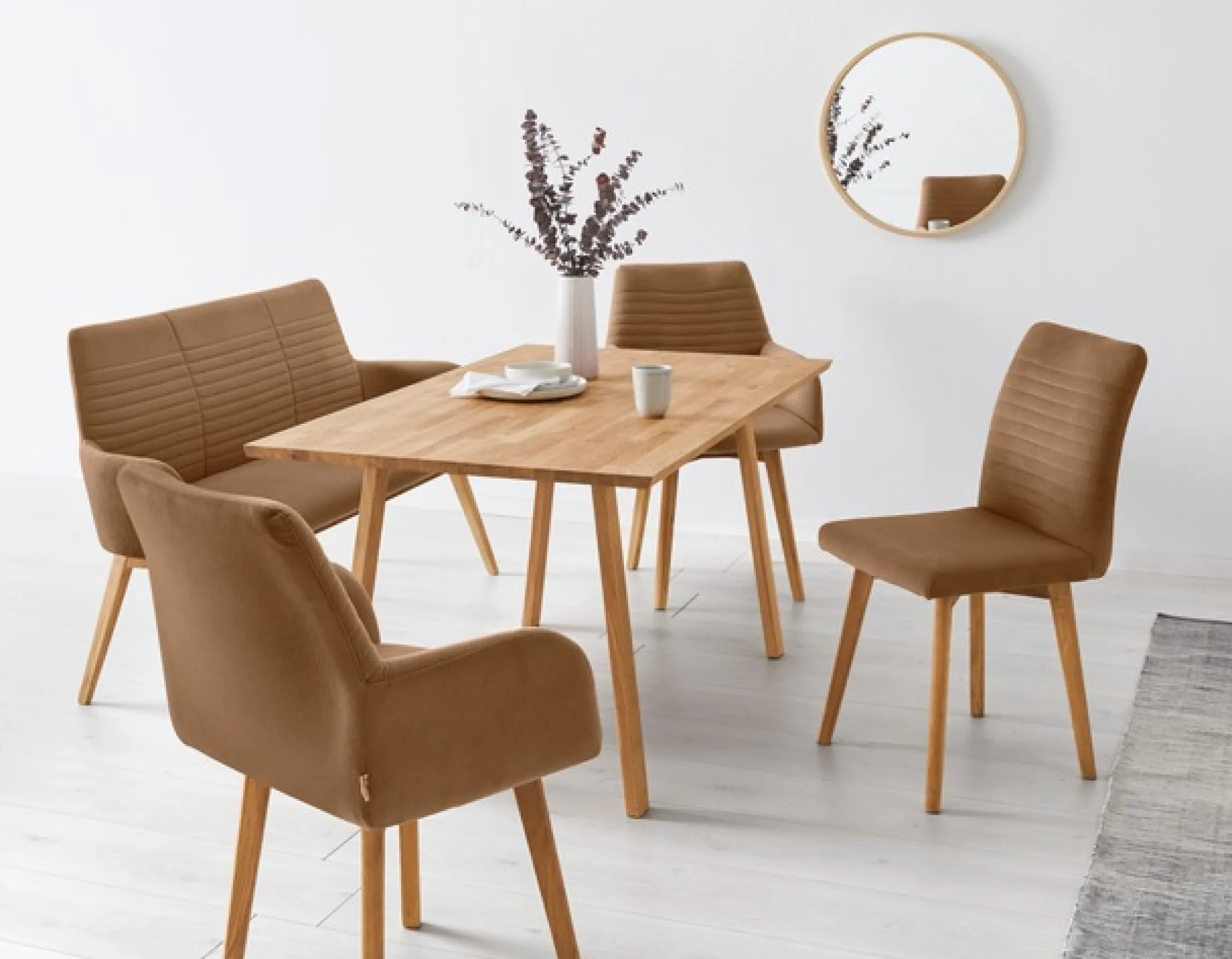 OTTO products Esszimmerstuhl »Alessja« (Set) 2 Stk.Bezug aus Microfaser, Gestell aus Eiche Massivholz
