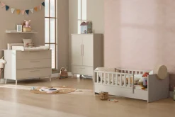 PAIDI Babybett »LITTLE SNU 70x140cm in Beige oder Weiß, umbaubares Bodenbett« Kinderbett mit Rausfallschutz aus Massivholz, langlebiges Gitterbett