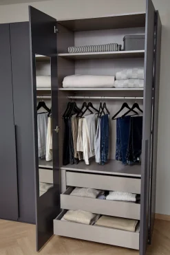 rauch Drehtürenschrank »Kleiderschrank Schrank Garderobe Wäscheschrank PURISMA Glasfront« in den Breiten 151/201/251/301 cm, inkl. SOFT-CLOSE-FUNKTION,schlichte Eleganz, mit umfangreicher Innenausstattung MADE IN GERMANY