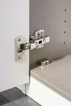 rauch Drehtürenschrank »Kleiderschrank Schrank Garderobe Wäscheschrank MONTCLAR« in den Breiten 204/254/304 cm, inkl. SOFT-CLOSE-FUNKTION,Passepartout optional mit Beleuchtung, inkl. Zubehör MADE IN GERMANY