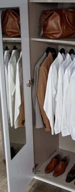rauch Drehtürenschrank »Kleiderschrank Schrank Garderobe Wäscheschrank SKAT PURE« Breiten 151/201/251/301, Höhen 223/235 cm, inkl. SOFT-CLOSE-FUNKTION,elegante Griffstangen und praktischer Innenausstattung MADE IN GERMANY