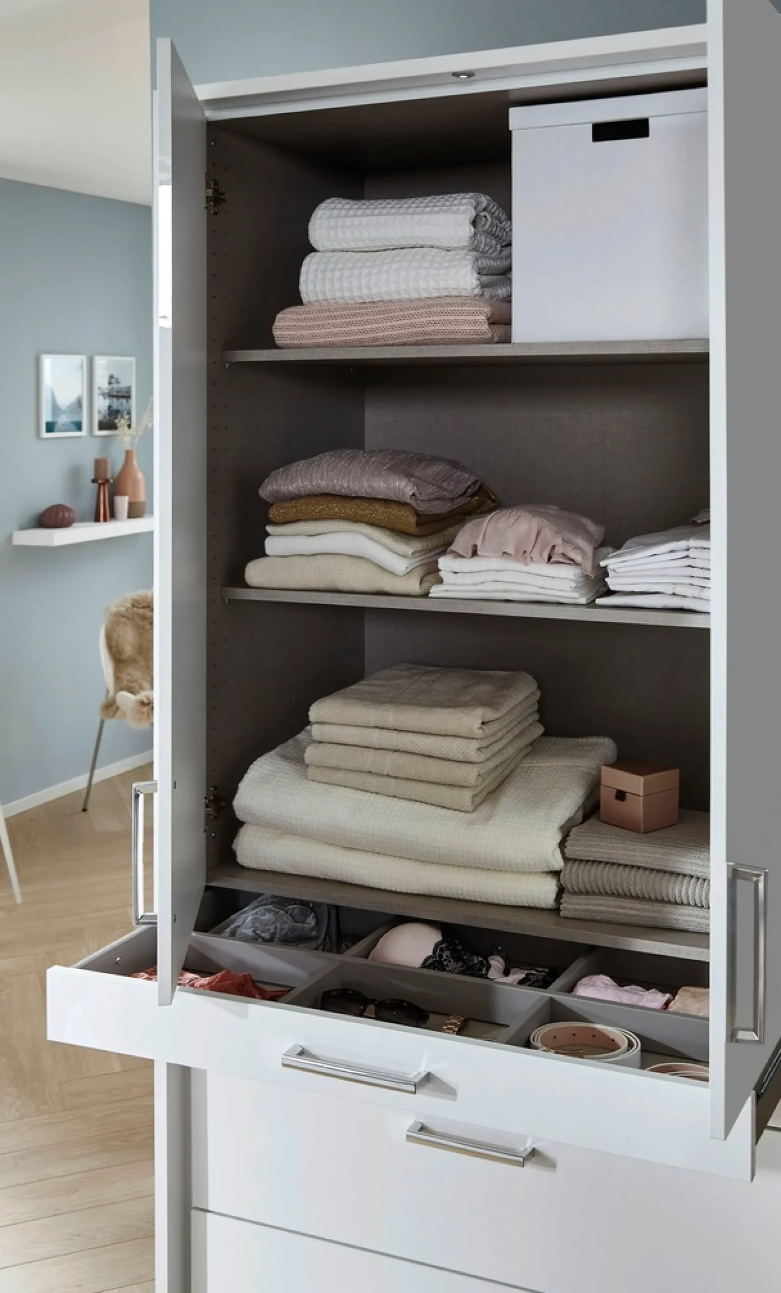 rauch Drehtürenschrank »Kleiderschrank Schrank Garderobe GarderobenschrankHOMBURG« mit Spiegel, oberer Schubkasten mit Einteilung MADE IN GERMANY