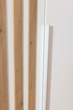 rauch Drehtürenschrank »Kleiderschrank Schrank Garderobe Breiten 181/226/271 cm LAMELLA« 3 verschiedene Ausstattungen BASIC/CLASSIC/PREMIUM (inkl. SOFT-CLOSE),elegante Lamellen-Auflage in 3D Akustikpaneel Optik MADE IN GERMANY